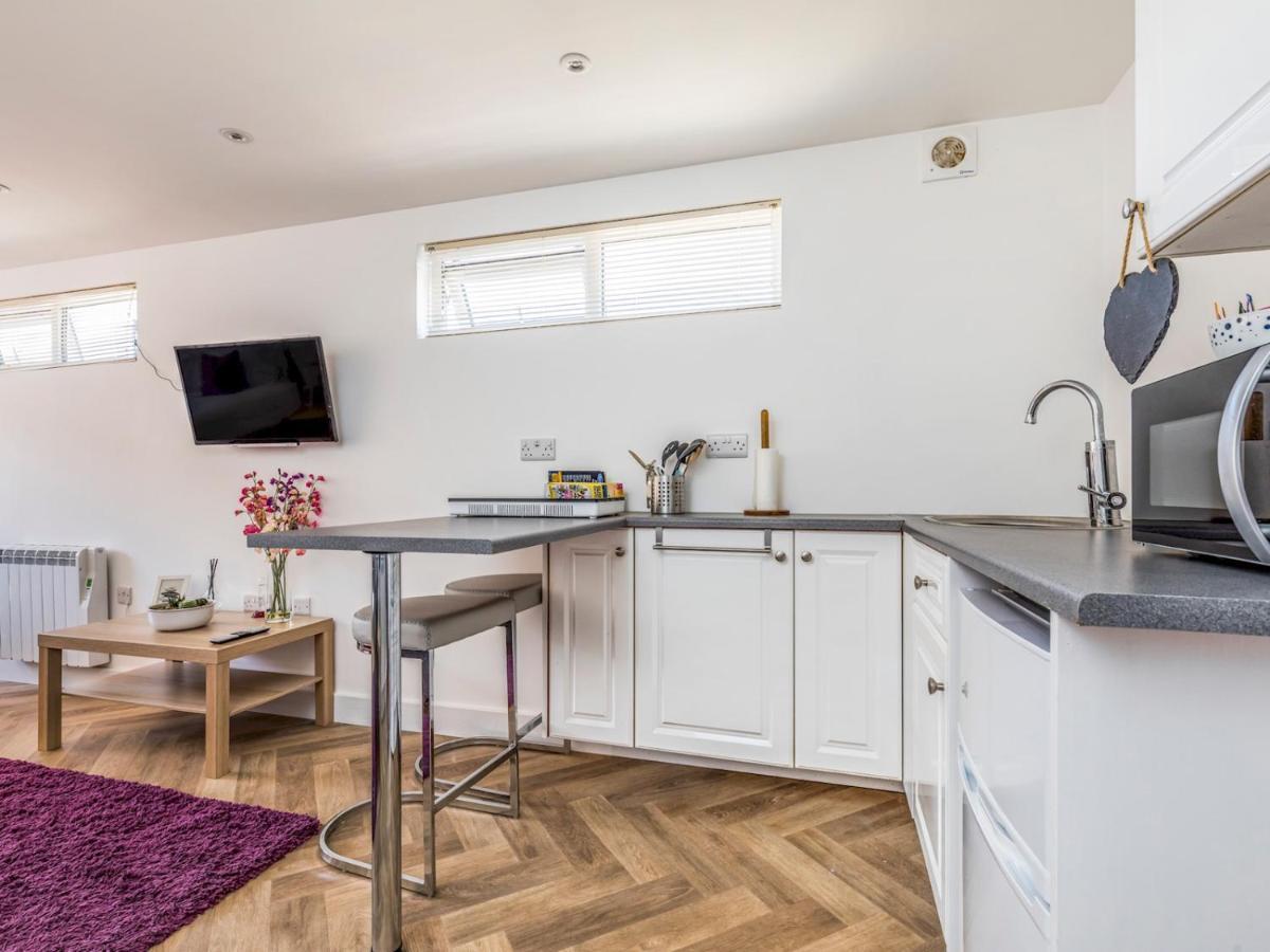Pass The Keys Charming Chalet A Stones Throw From The Beach Chichester Exteriér fotografie