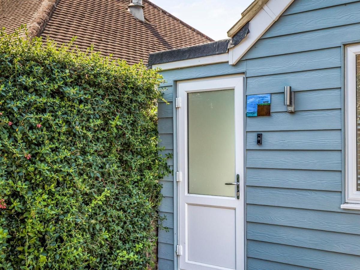 Pass The Keys Charming Chalet A Stones Throw From The Beach Chichester Exteriér fotografie